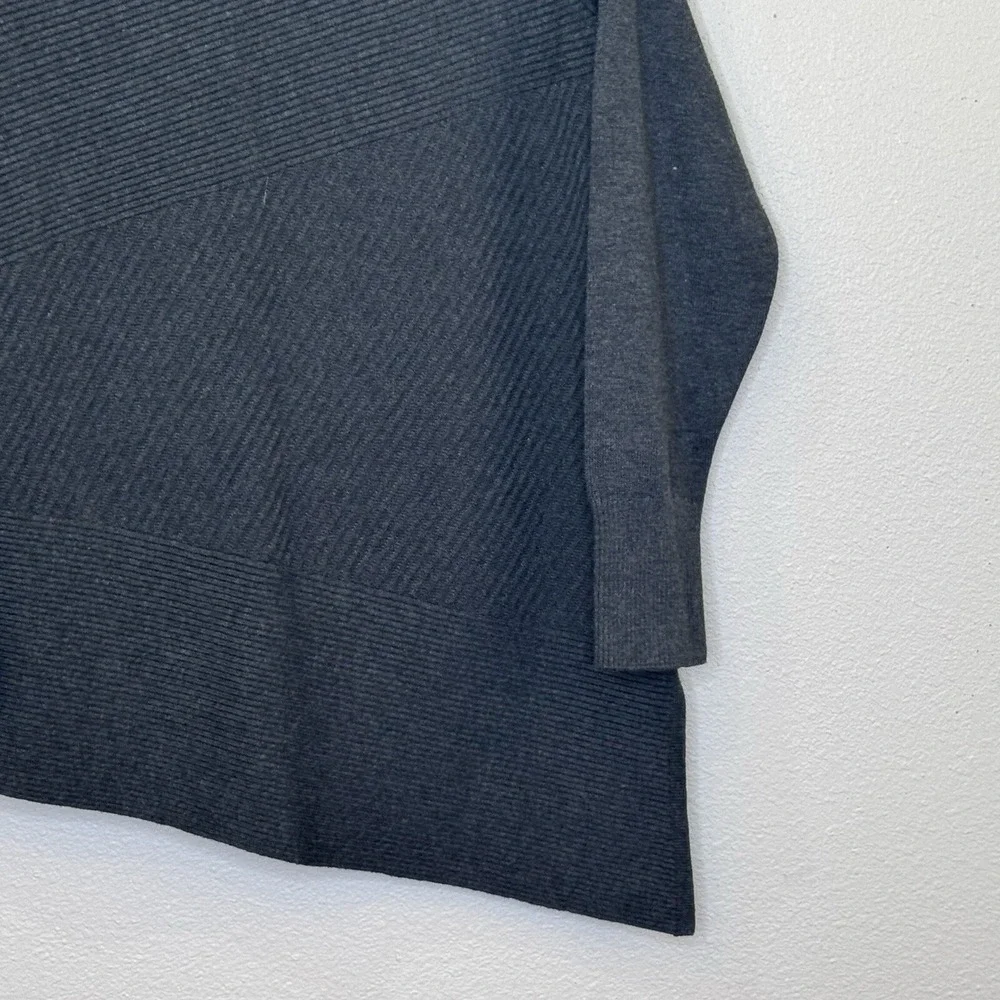 Chico's Sweater Size 1‎ Medium Gray Textured Stripe Long Sleeve Asymmetrical Hem